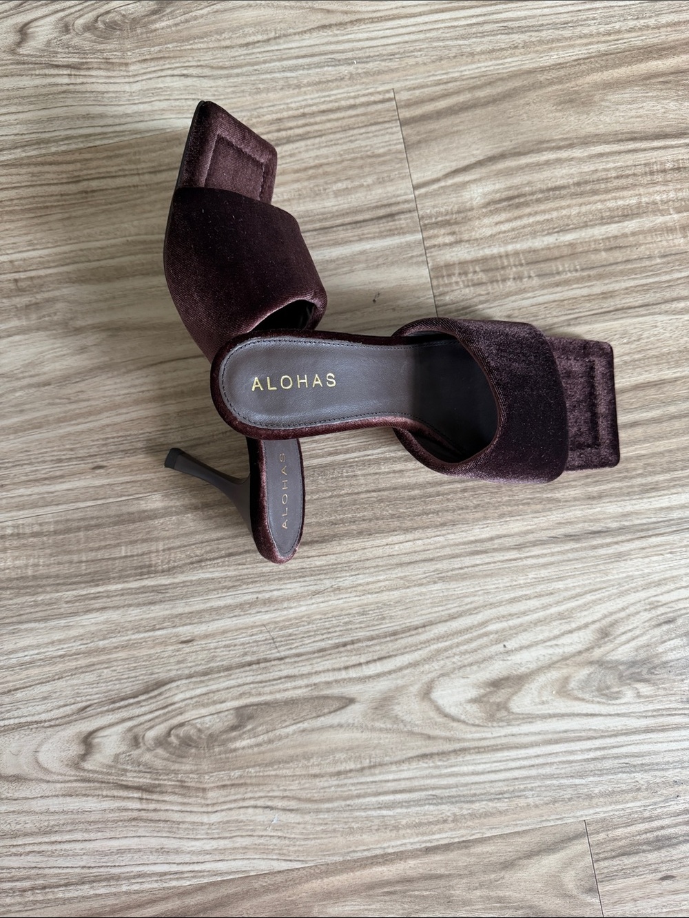 NEW Alohas Brown Velvet mules, size 37. - Picture 5 of 5